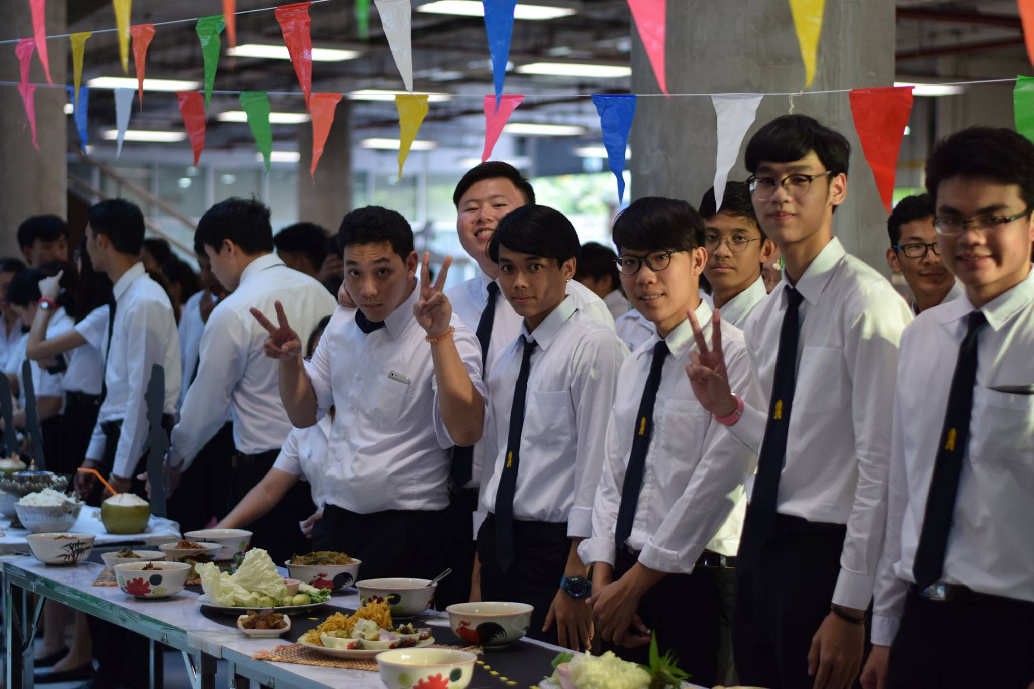 "กิจกรรมโต๊ะยาวกระชับมิตร2559" — 2 พฤษภาคม 2025 — สถาบันเทคโนโลยีจิตรลดา CDTI