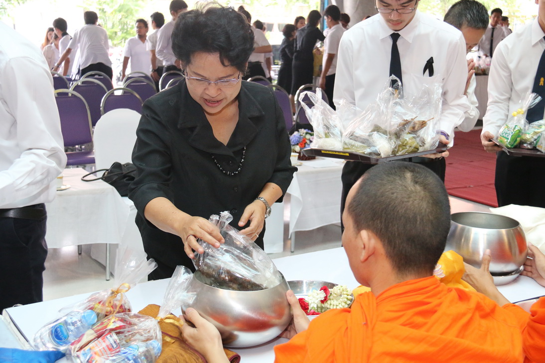 ทำบุญตักบาตร ข้าวสาร อาหารแห้ง พระสงฆ์ ๙ รูป — 25 เมษายน 2025 — สถาบันเทคโนโลยีจิตรลดา CDTI