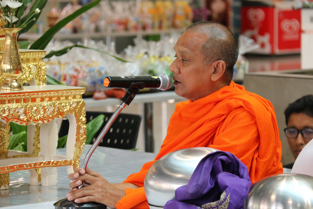 ทำบุญตักบาตร ข้าวสาร อาหารแห้ง พระสงฆ์ ๙ รูป — 25 เมษายน 2025 — สถาบันเทคโนโลยีจิตรลดา CDTI