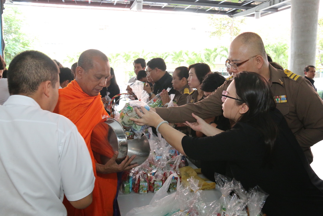 ทำบุญตักบาตร ข้าวสาร อาหารแห้ง พระสงฆ์ ๙ รูป — 25 เมษายน 2025 — สถาบันเทคโนโลยีจิตรลดา CDTI