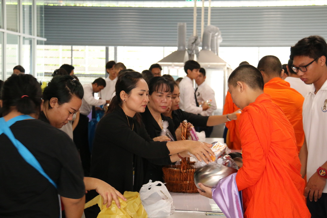 ทำบุญตักบาตร ข้าวสาร อาหารแห้ง พระสงฆ์ ๙ รูป — 25 เมษายน 2025 — สถาบันเทคโนโลยีจิตรลดา CDTI