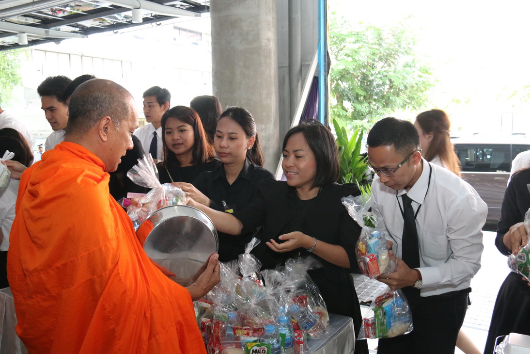ทำบุญตักบาตร ข้าวสาร อาหารแห้ง พระสงฆ์ ๙ รูป — 25 เมษายน 2025 — สถาบันเทคโนโลยีจิตรลดา CDTI