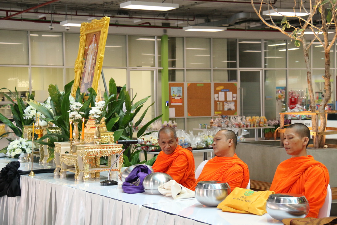 ทำบุญตักบาตร ข้าวสาร อาหารแห้ง พระสงฆ์ ๙ รูป — 25 เมษายน 2025 — สถาบันเทคโนโลยีจิตรลดา CDTI