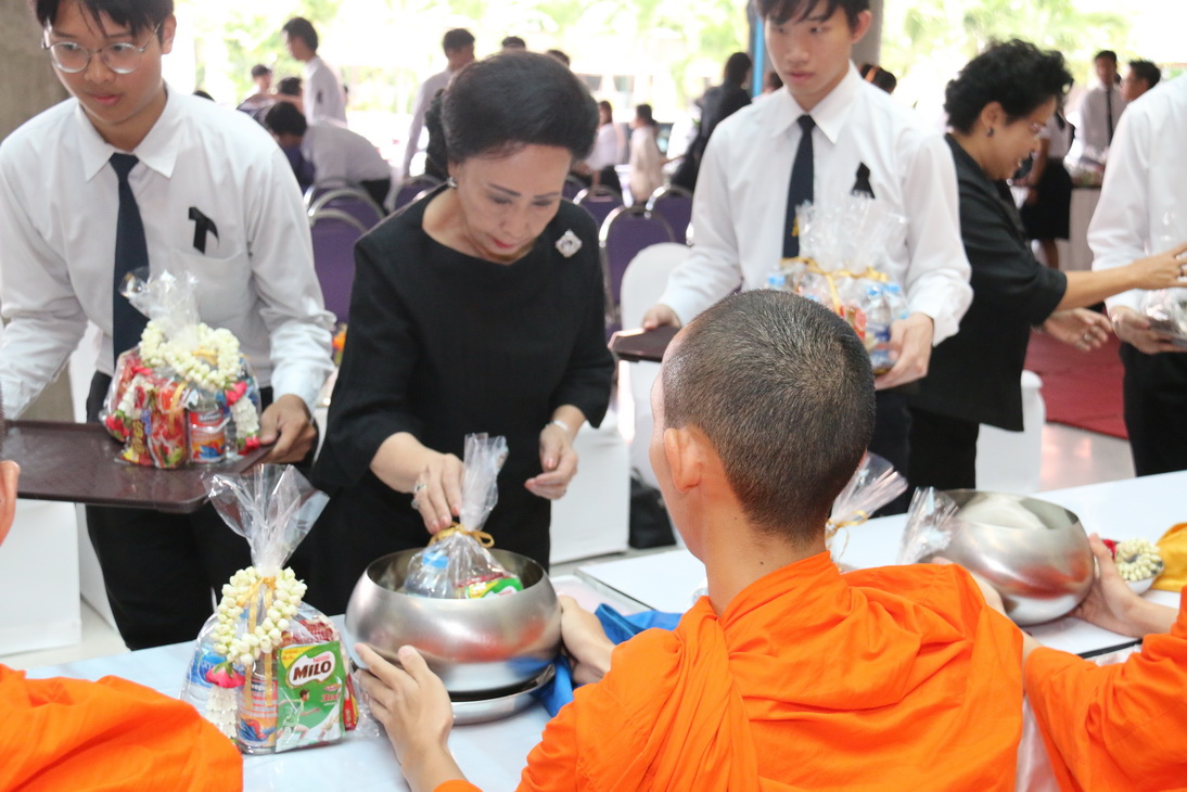 ทำบุญตักบาตร ข้าวสาร อาหารแห้ง พระสงฆ์ ๙ รูป — 25 เมษายน 2025 — สถาบันเทคโนโลยีจิตรลดา CDTI