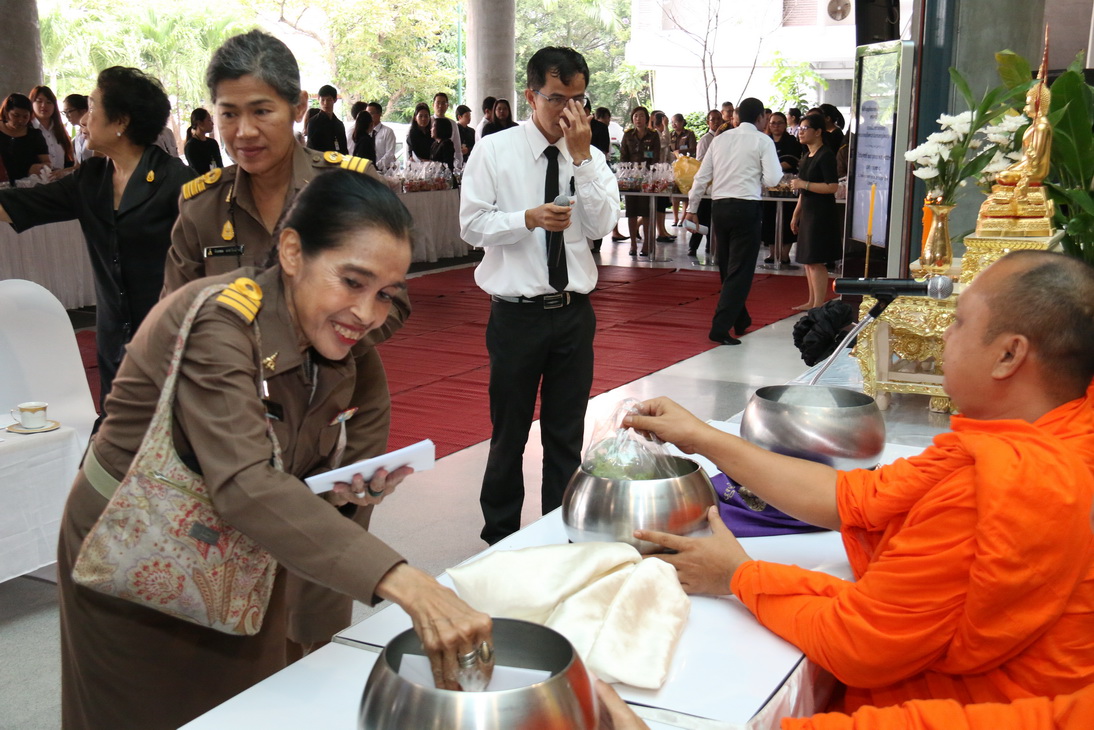 ทำบุญตักบาตร ข้าวสาร อาหารแห้ง พระสงฆ์ ๙ รูป — 25 เมษายน 2025 — สถาบันเทคโนโลยีจิตรลดา CDTI
