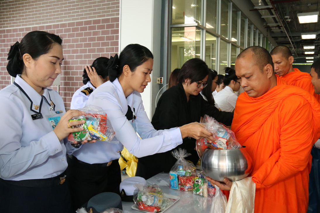 ทำบุญตักบาตร ข้าวสาร อาหารแห้ง พระสงฆ์ ๙ รูป — 25 เมษายน 2025 — สถาบันเทคโนโลยีจิตรลดา CDTI