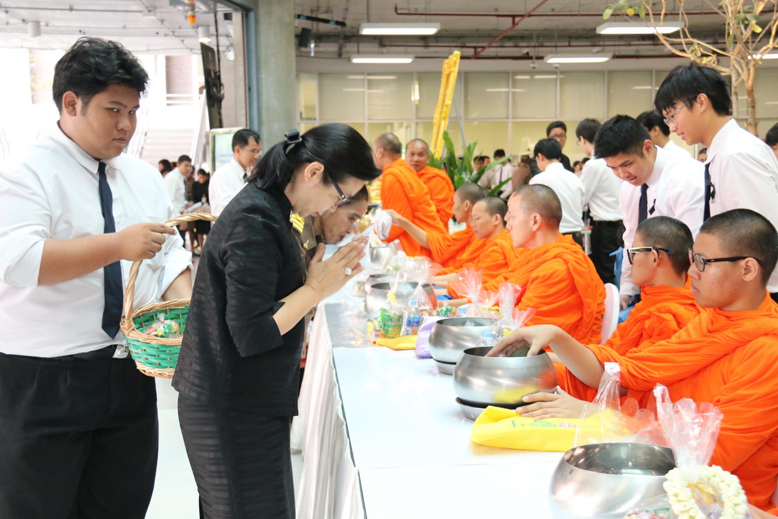 ทำบุญตักบาตร ข้าวสาร อาหารแห้ง พระสงฆ์ ๙ รูป — 25 เมษายน 2025 — สถาบันเทคโนโลยีจิตรลดา CDTI