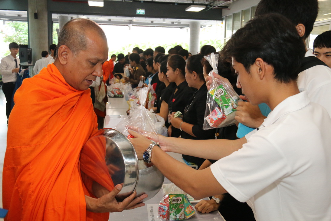 ทำบุญตักบาตร ข้าวสาร อาหารแห้ง พระสงฆ์ ๙ รูป — 25 เมษายน 2025 — สถาบันเทคโนโลยีจิตรลดา CDTI
