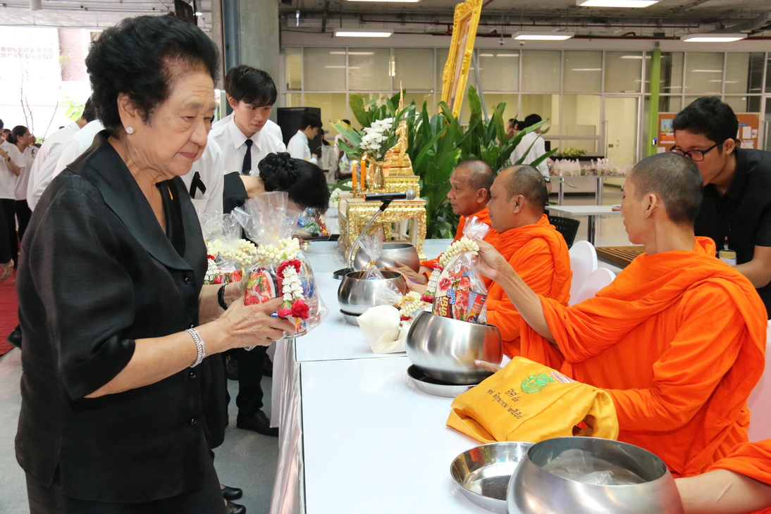 ทำบุญตักบาตร ข้าวสาร อาหารแห้ง พระสงฆ์ ๙ รูป — 25 เมษายน 2025 — สถาบันเทคโนโลยีจิตรลดา CDTI