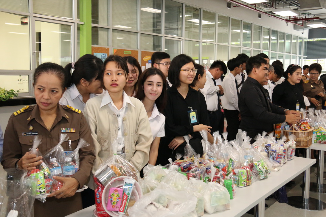 ทำบุญตักบาตร ข้าวสาร อาหารแห้ง พระสงฆ์ ๙ รูป — 25 เมษายน 2025 — สถาบันเทคโนโลยีจิตรลดา CDTI