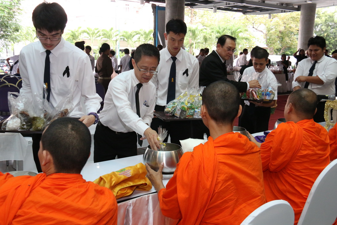 ทำบุญตักบาตร ข้าวสาร อาหารแห้ง พระสงฆ์ ๙ รูป — 25 เมษายน 2025 — สถาบันเทคโนโลยีจิตรลดา CDTI
