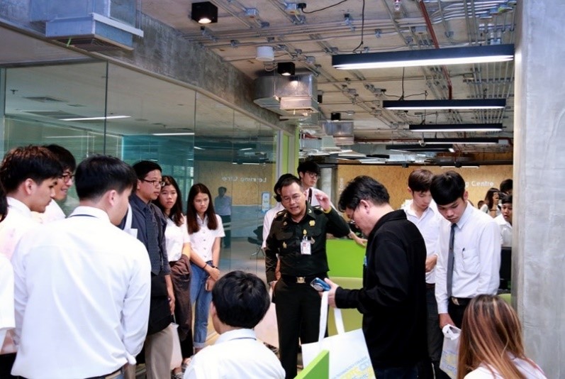 นักศึกษาคณะสถาปัตยกรรม มหาวิทยาลัยนเรศวร ชั้นปีที่ 4 เข้าเยี่ยมชมห้องสมุดและศึกษาดูงานการออกแบบอาคาร — 20 พฤษภาคม 2025 — สถาบันเทคโนโลยีจิตรลดา CDTI