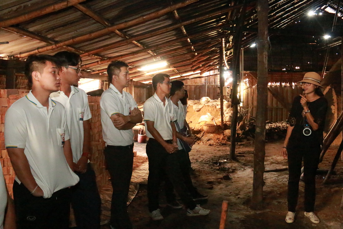 ปลูกป่าชายเลน ชุมชนคลองโคน จังหวัดสมุทรสงคราม — 25 เมษายน 2025 — สถาบันเทคโนโลยีจิตรลดา CDTI