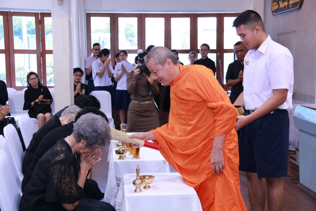 ทำบุญถวายสังฆทานเนื่องในโอกาสวันคล้ายวันเกิดโรงเรียนจิตรลดา — 13 พฤษภาคม 2025 — สถาบันเทคโนโลยีจิตรลดา CDTI