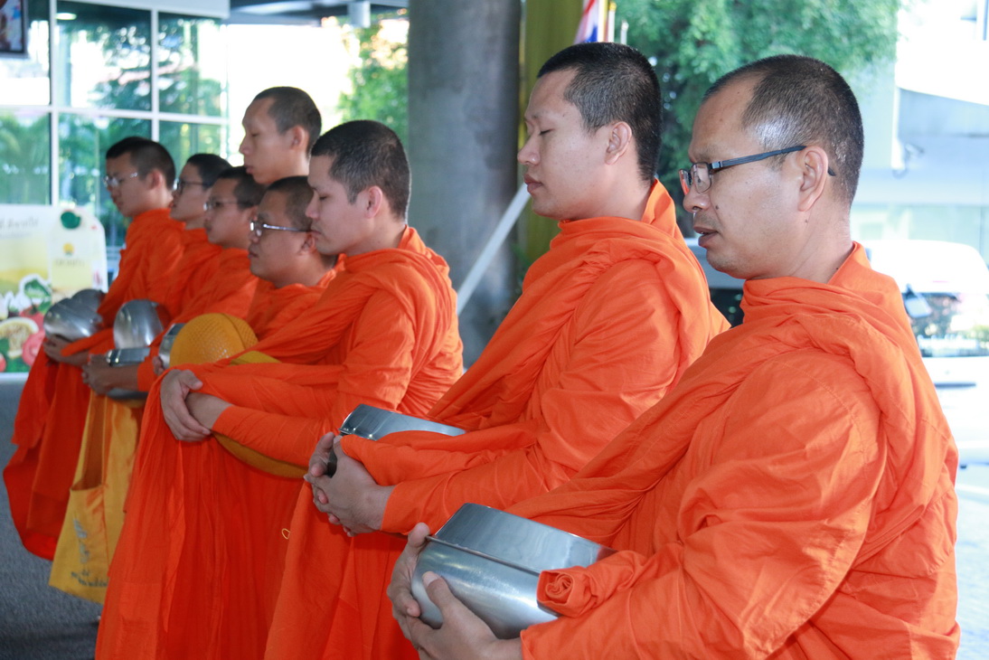 ทำบุญตักบาตร ในเดือนมีนาคม — 2 พฤษภาคม 2025 — สถาบันเทคโนโลยีจิตรลดา CDTI