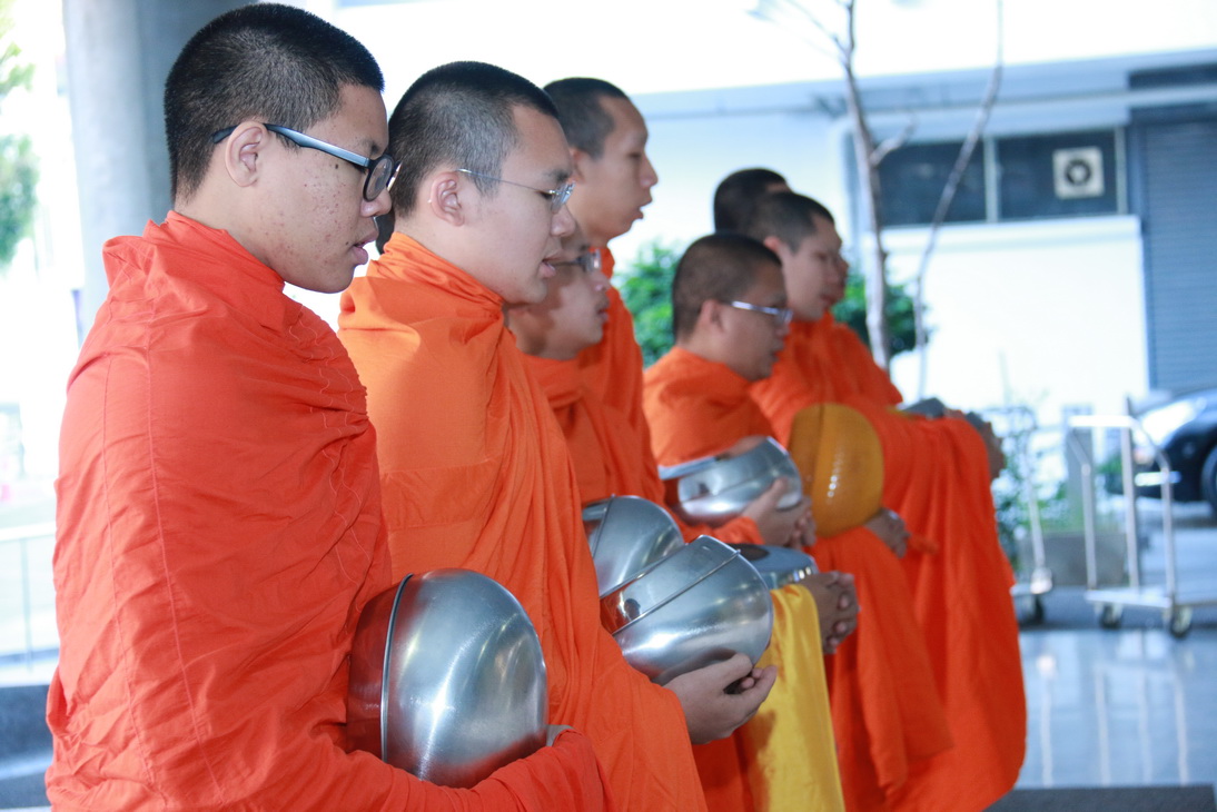 ทำบุญตักบาตร ในเดือนมีนาคม — 2 พฤษภาคม 2025 — สถาบันเทคโนโลยีจิตรลดา CDTI