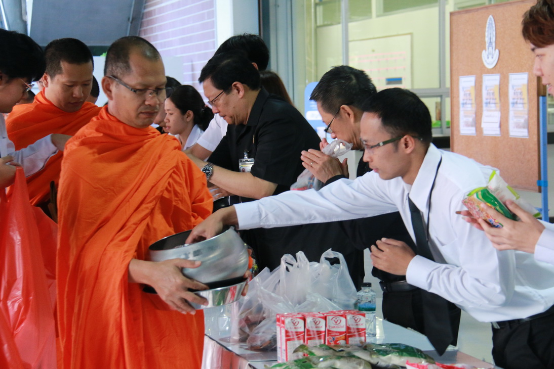 ทำบุญตักบาตร ในเดือนมีนาคม — 2 พฤษภาคม 2025 — สถาบันเทคโนโลยีจิตรลดา CDTI