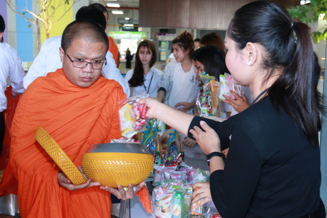 ทำบุญตักบาตร ในเดือนมีนาคม — 2 พฤษภาคม 2025 — สถาบันเทคโนโลยีจิตรลดา CDTI