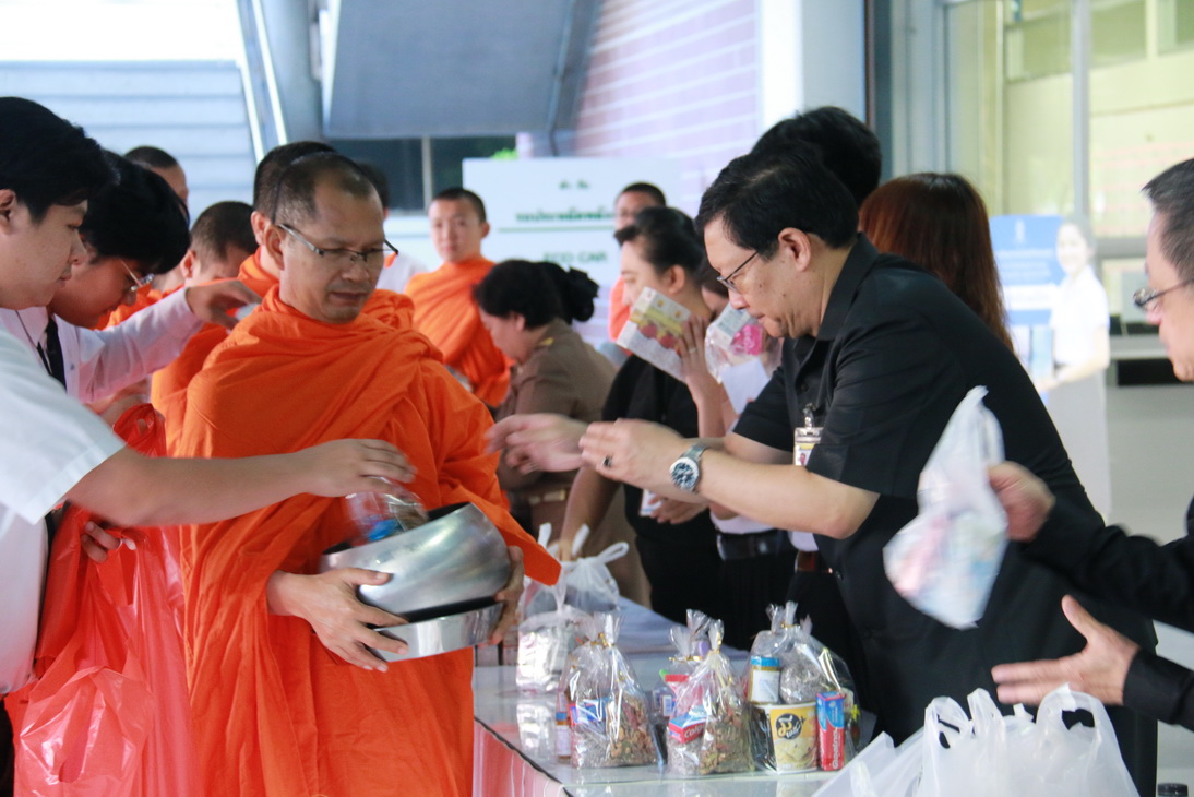 ทำบุญตักบาตร ในเดือนมีนาคม — 2 พฤษภาคม 2025 — สถาบันเทคโนโลยีจิตรลดา CDTI