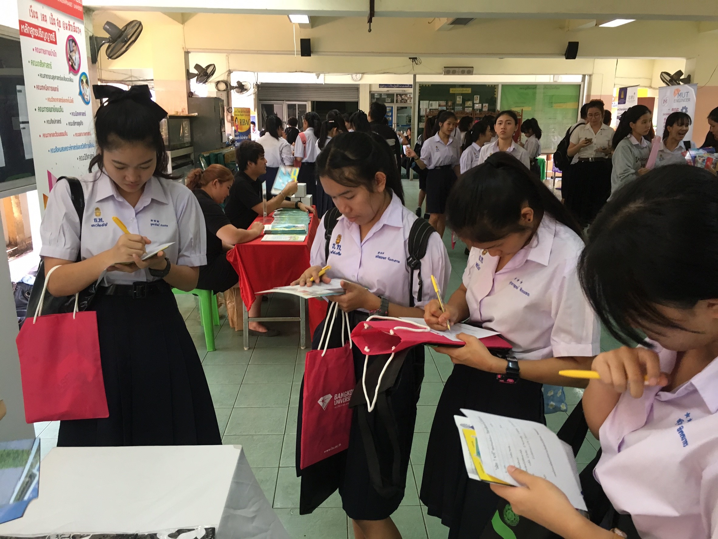 แนะแนวการศึกษา โรงเรียนมัธยมวัดธาตุทอง — 21 พฤษภาคม 2025 — สถาบันเทคโนโลยีจิตรลดา CDTI