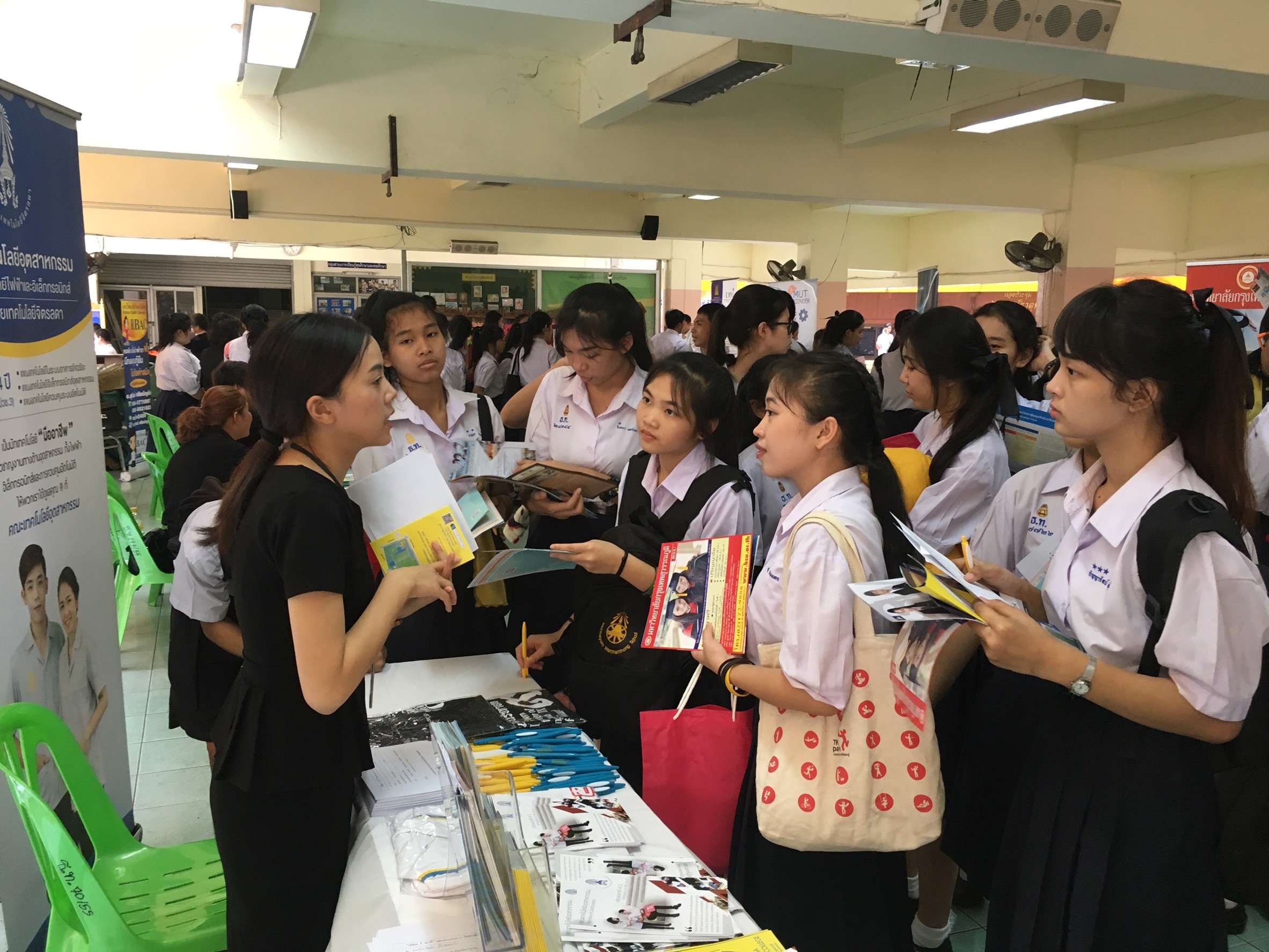 แนะแนวการศึกษา โรงเรียนมัธยมวัดธาตุทอง — 21 พฤษภาคม 2025 — สถาบันเทคโนโลยีจิตรลดา CDTI