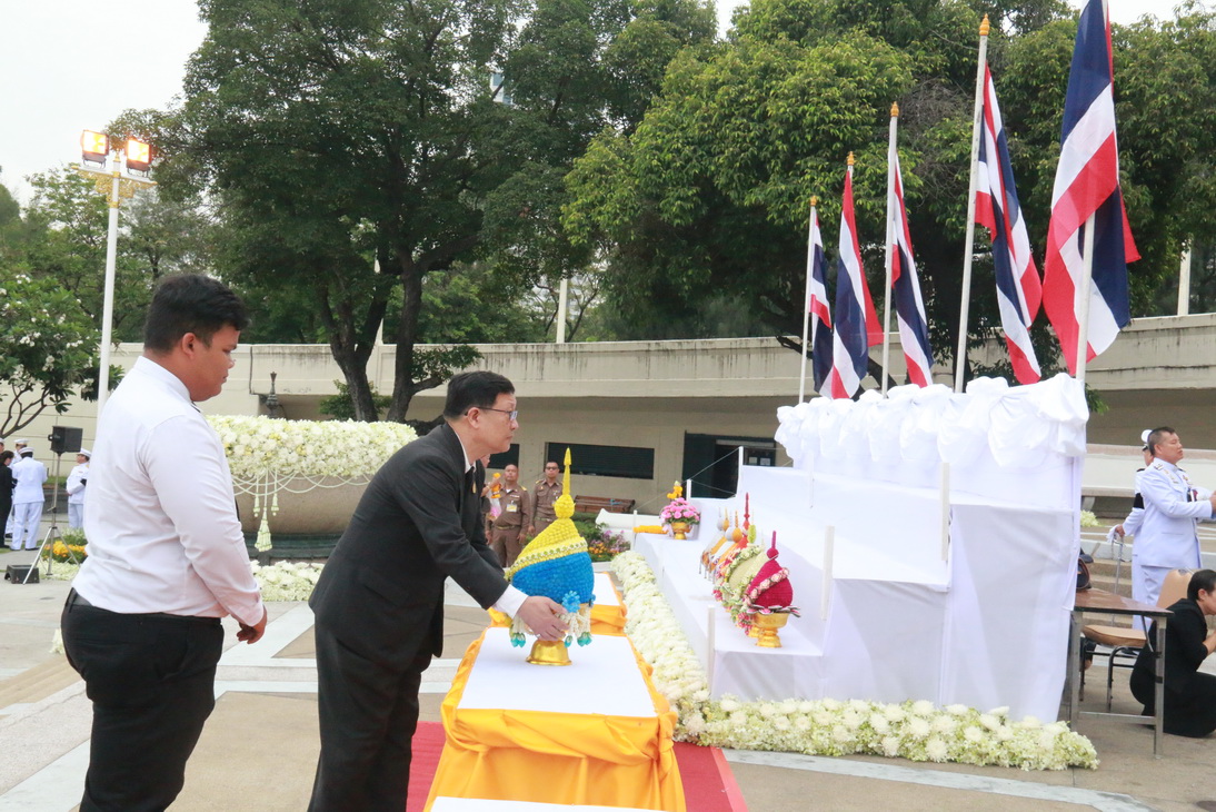 วางพานพุ่ม เนื่องในวันจักรี — 2 พฤษภาคม 2025 — สถาบันเทคโนโลยีจิตรลดา CDTI