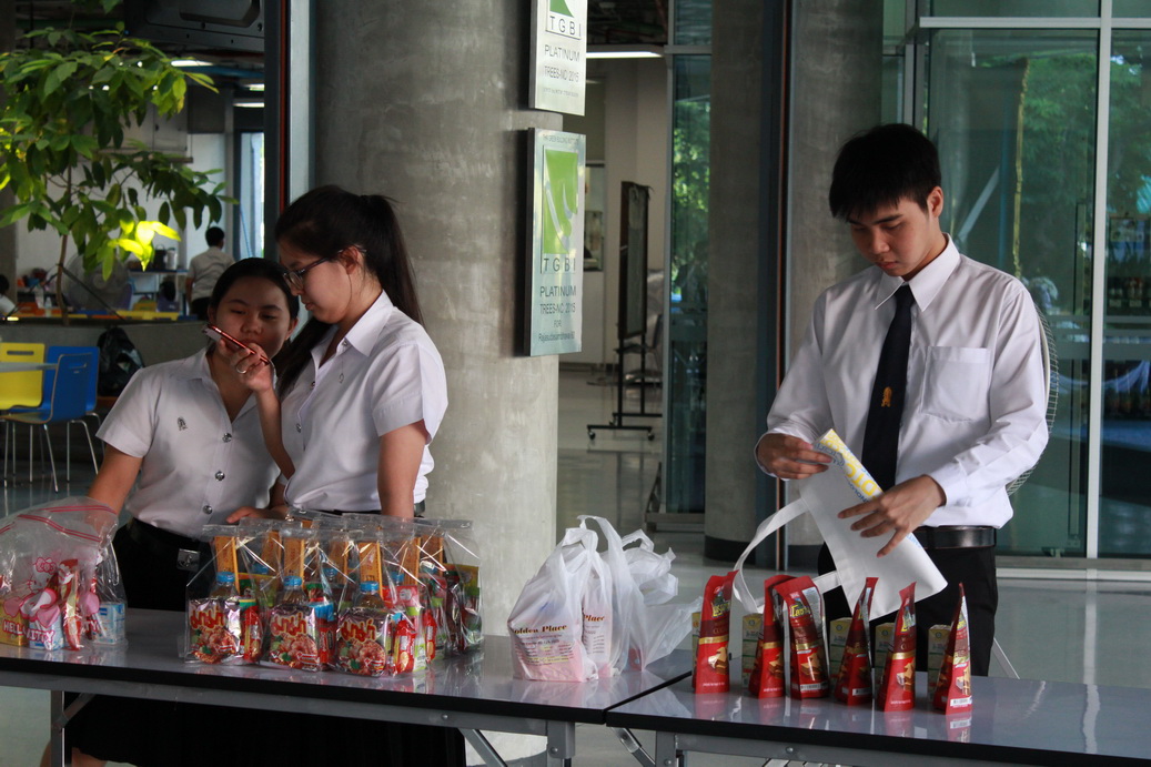 ร่วมทำบุญตักบาตร — 2 พฤษภาคม 2025 — สถาบันเทคโนโลยีจิตรลดา CDTI