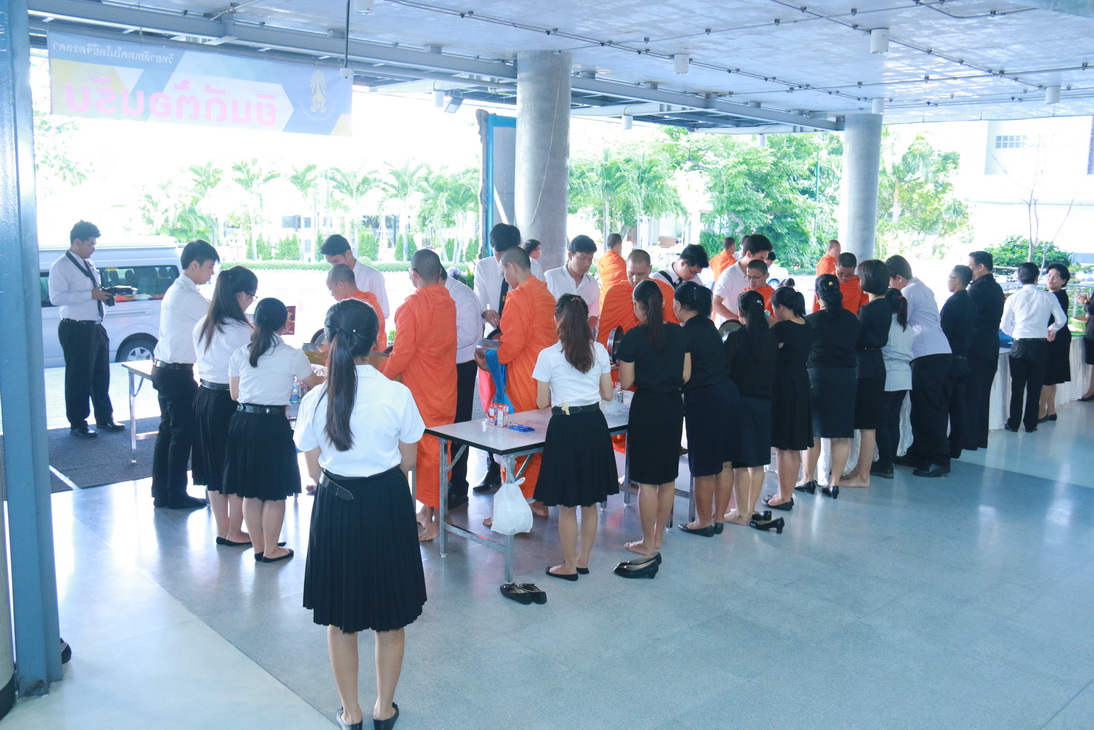 ร่วมทำบุญตักบาตร — 2 พฤษภาคม 2025 — สถาบันเทคโนโลยีจิตรลดา CDTI