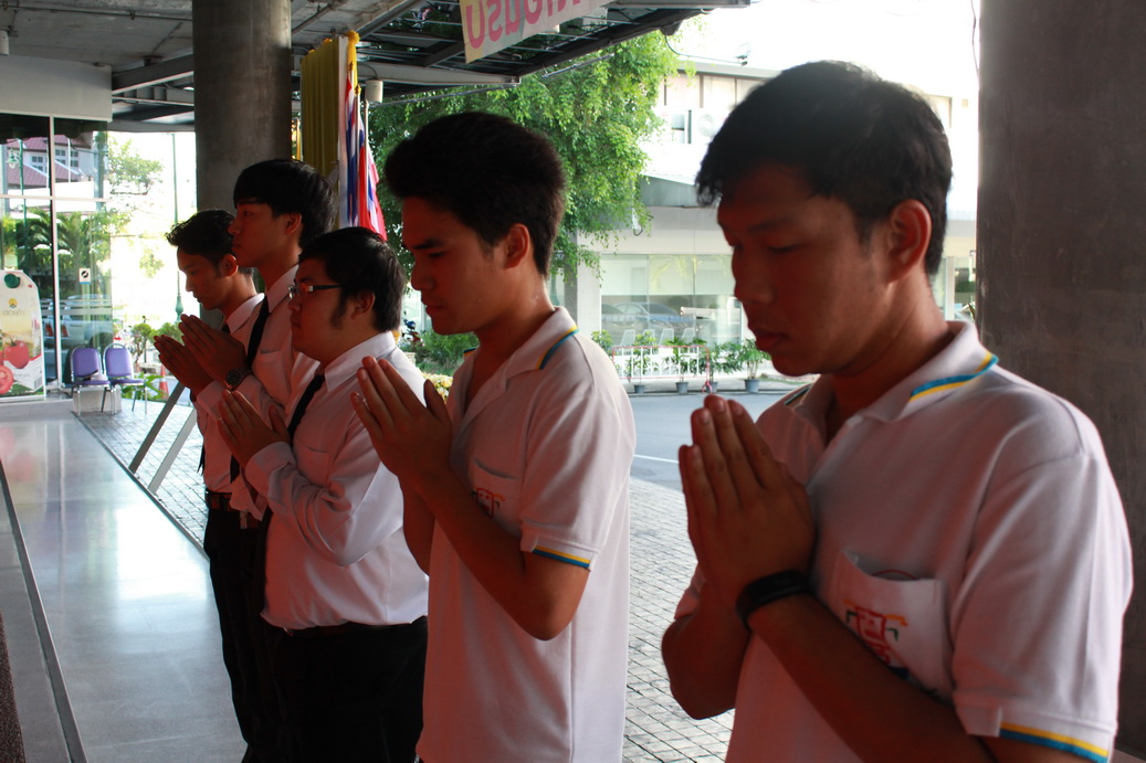 ร่วมทำบุญตักบาตร — 2 พฤษภาคม 2025 — สถาบันเทคโนโลยีจิตรลดา CDTI