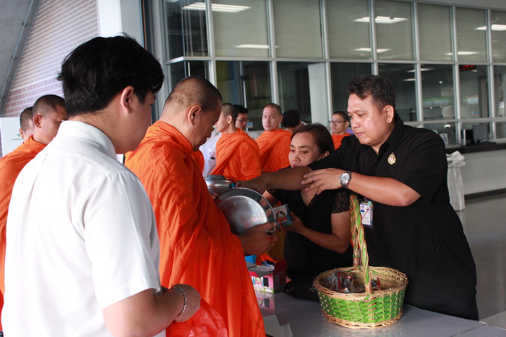 ร่วมทำบุญตักบาตร — 2 พฤษภาคม 2025 — สถาบันเทคโนโลยีจิตรลดา CDTI