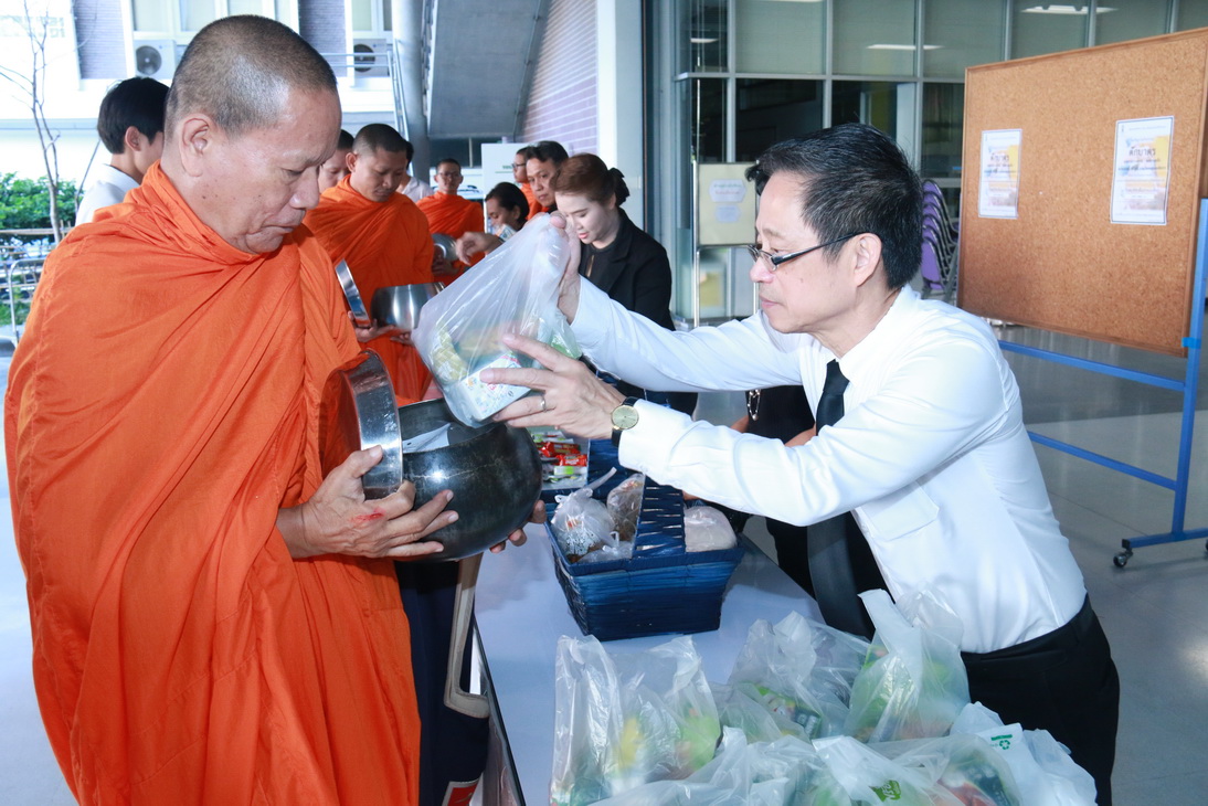 ร่วมทำบุญตักบาตร — 2 พฤษภาคม 2025 — สถาบันเทคโนโลยีจิตรลดา CDTI