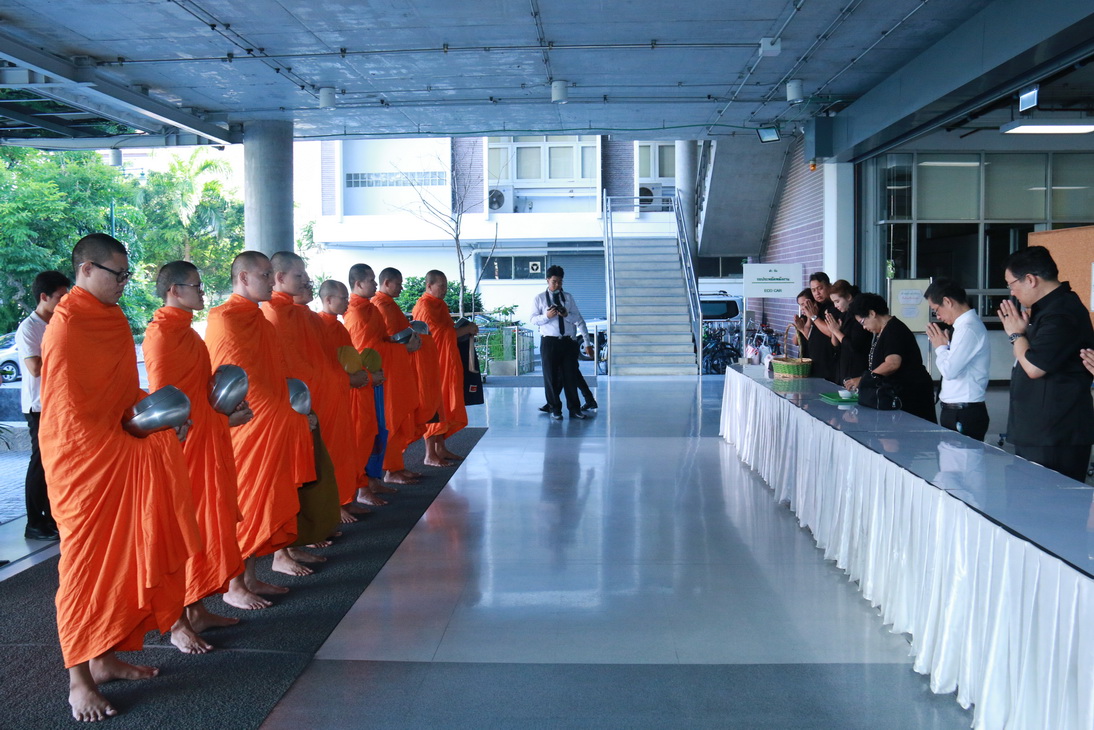 ร่วมทำบุญตักบาตร — 2 พฤษภาคม 2025 — สถาบันเทคโนโลยีจิตรลดา CDTI