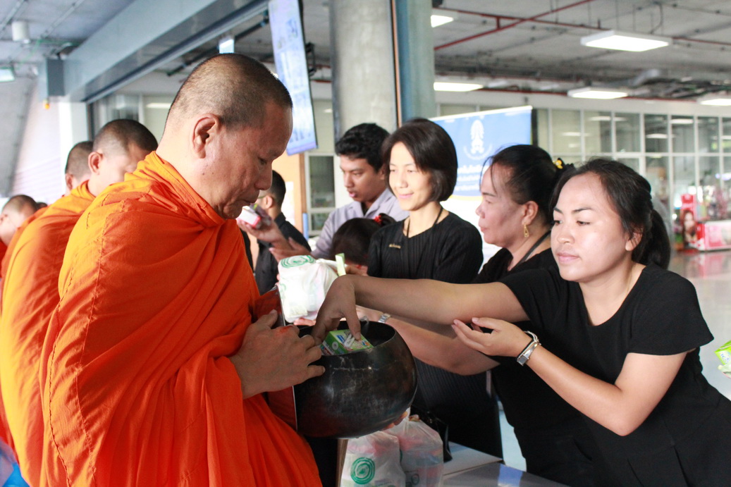 ร่วมทำบุญตักบาตร — 2 พฤษภาคม 2025 — สถาบันเทคโนโลยีจิตรลดา CDTI