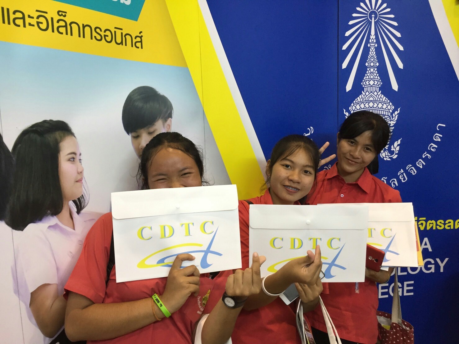 ตลาดนัดหลักสูตร มหาวิทยาลัยอุบลราชธานี — 2 พฤษภาคม 2025 — สถาบันเทคโนโลยีจิตรลดา CDTI