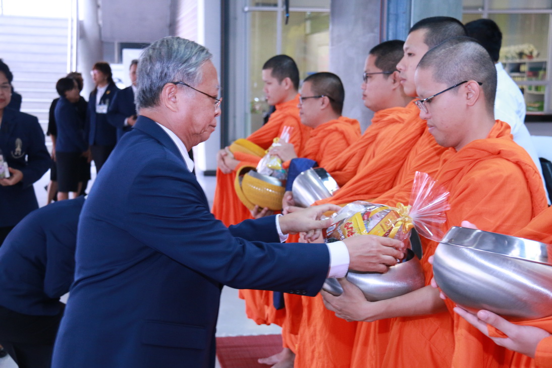 ร่วมทำบุญตักบาตรเพื่อถวายเป็นพระราชกุศล และพิธีถวายพระพรชัยมงคล — 2 พฤษภาคม 2025 — สถาบันเทคโนโลยีจิตรลดา CDTI