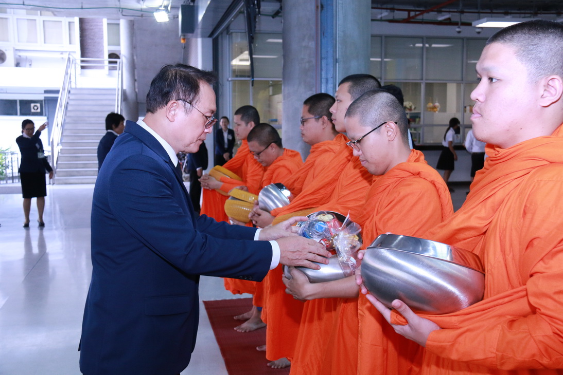 ร่วมทำบุญตักบาตรเพื่อถวายเป็นพระราชกุศล และพิธีถวายพระพรชัยมงคล — 2 พฤษภาคม 2025 — สถาบันเทคโนโลยีจิตรลดา CDTI