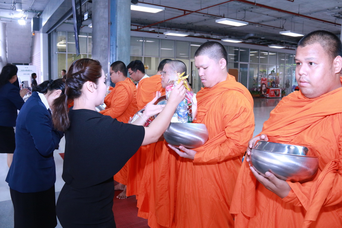 ร่วมทำบุญตักบาตรเพื่อถวายเป็นพระราชกุศล และพิธีถวายพระพรชัยมงคล — 2 พฤษภาคม 2025 — สถาบันเทคโนโลยีจิตรลดา CDTI