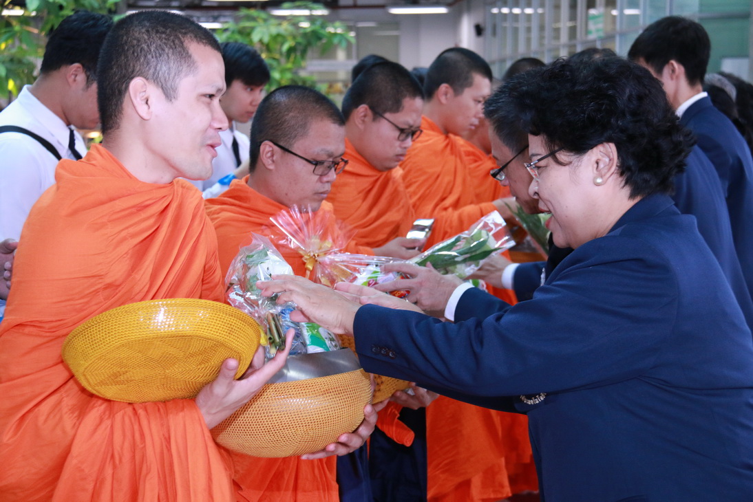 ร่วมทำบุญตักบาตรเพื่อถวายเป็นพระราชกุศล และพิธีถวายพระพรชัยมงคล — 2 พฤษภาคม 2025 — สถาบันเทคโนโลยีจิตรลดา CDTI