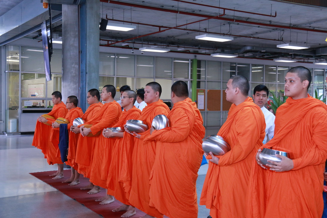 ร่วมทำบุญตักบาตรเพื่อถวายเป็นพระราชกุศล และพิธีถวายพระพรชัยมงคล — 2 พฤษภาคม 2025 — สถาบันเทคโนโลยีจิตรลดา CDTI