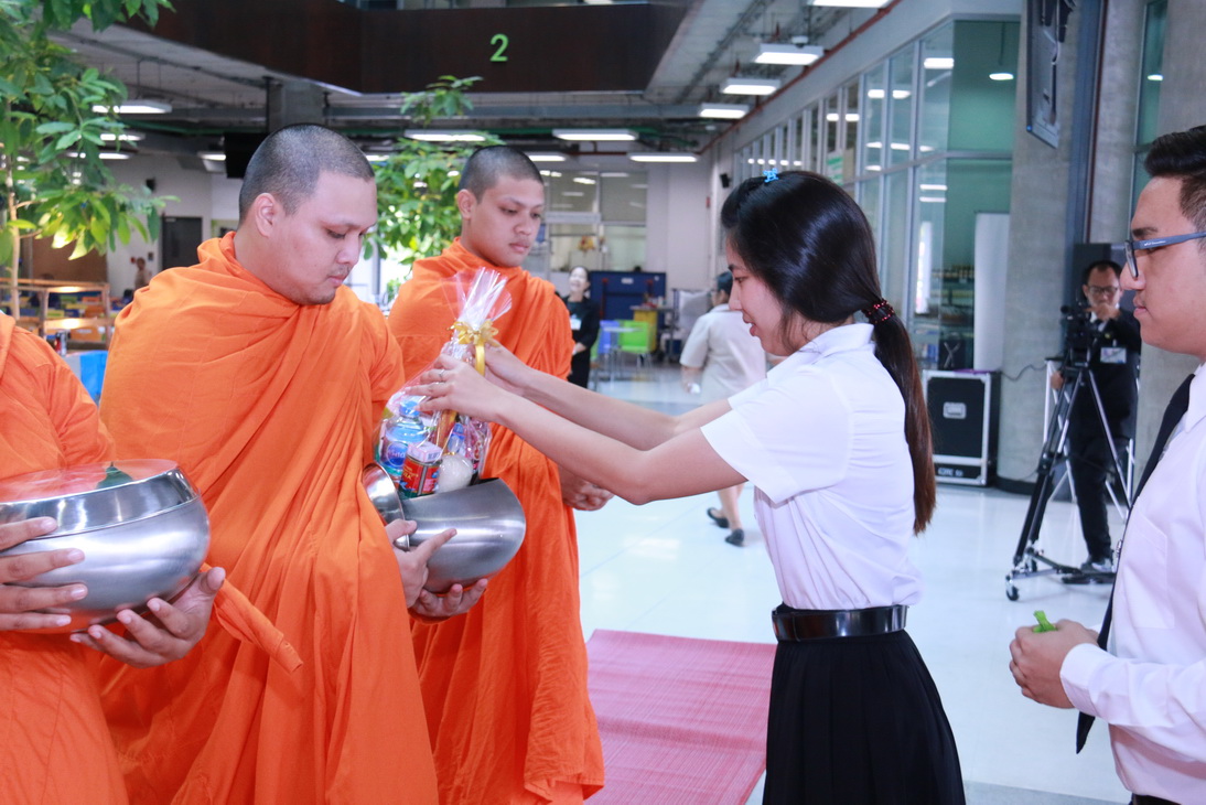 ร่วมทำบุญตักบาตรเพื่อถวายเป็นพระราชกุศล และพิธีถวายพระพรชัยมงคล — 2 พฤษภาคม 2025 — สถาบันเทคโนโลยีจิตรลดา CDTI