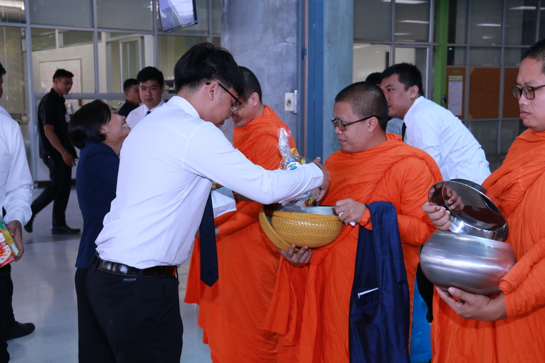 ร่วมทำบุญตักบาตรเพื่อถวายเป็นพระราชกุศล และพิธีถวายพระพรชัยมงคล — 2 พฤษภาคม 2025 — สถาบันเทคโนโลยีจิตรลดา CDTI