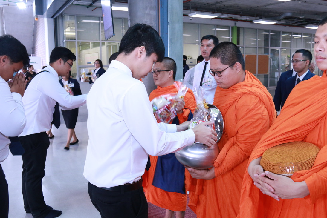 ร่วมทำบุญตักบาตรเพื่อถวายเป็นพระราชกุศล และพิธีถวายพระพรชัยมงคล — 2 พฤษภาคม 2025 — สถาบันเทคโนโลยีจิตรลดา CDTI