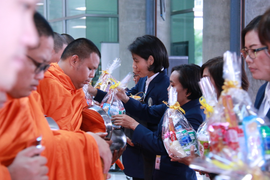 ร่วมทำบุญตักบาตรเพื่อถวายเป็นพระราชกุศล และพิธีถวายพระพรชัยมงคล — 2 พฤษภาคม 2025 — สถาบันเทคโนโลยีจิตรลดา CDTI
