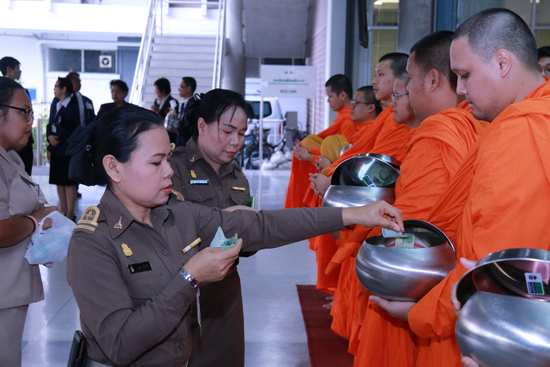 ร่วมทำบุญตักบาตรเพื่อถวายเป็นพระราชกุศล และพิธีถวายพระพรชัยมงคล — 2 พฤษภาคม 2025 — สถาบันเทคโนโลยีจิตรลดา CDTI