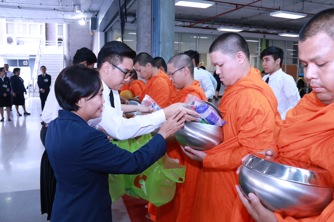 ร่วมทำบุญตักบาตรเพื่อถวายเป็นพระราชกุศล และพิธีถวายพระพรชัยมงคล — 2 พฤษภาคม 2025 — สถาบันเทคโนโลยีจิตรลดา CDTI