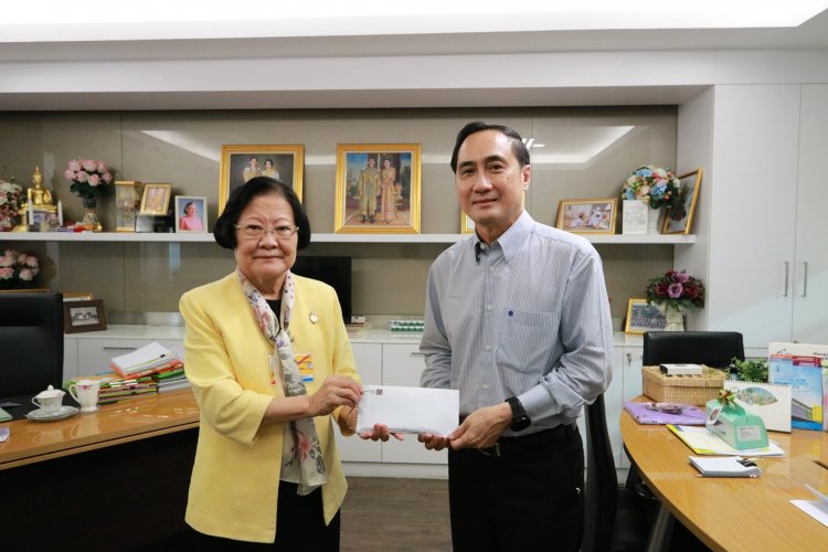 รับมอบเงินทุนการศึกษาจาก รศ.ดร.พินิติ รตะนานุกูล — 8 พฤษภาคม 2025 — สถาบันเทคโนโลยีจิตรลดา CDTI