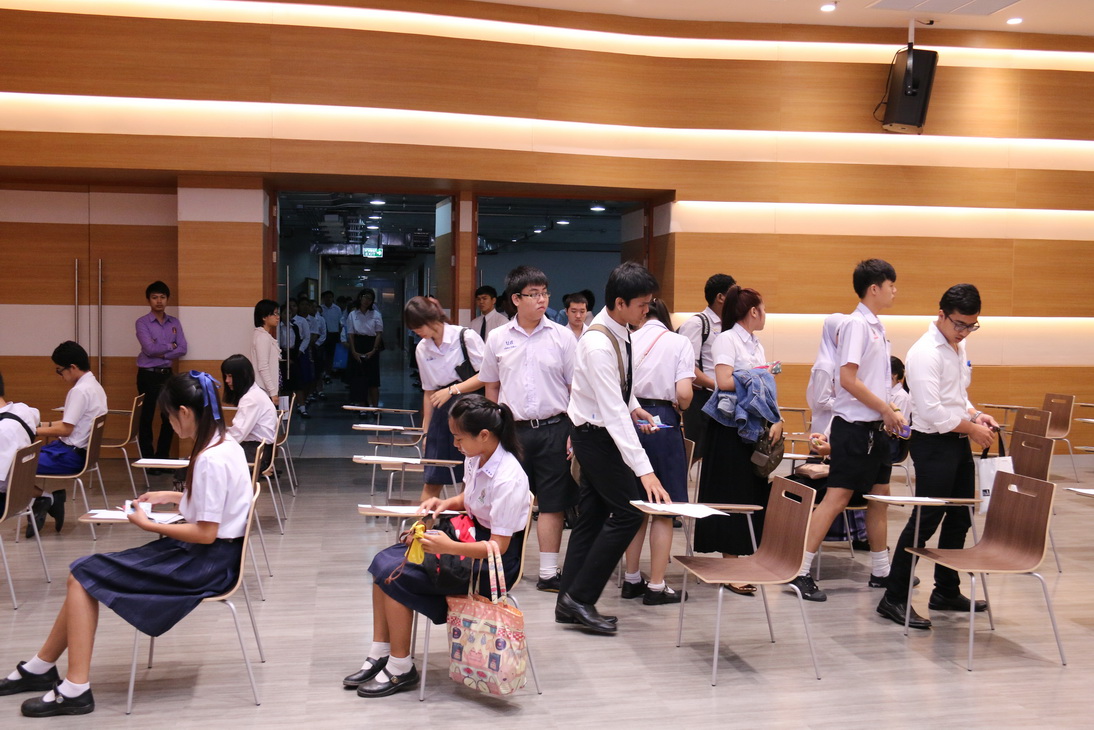 บรรยากาศการสอบข้อเขียนของนักศึกษาที่สมัครสอบ ประจำปีการศึกษา 2558 &mdash; 8 สิงหาคม 2026 &mdash; สถาบันเทคโนโลยีจิตรลดา CDTI