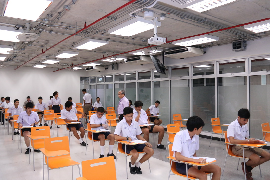 บรรยากาศการสอบข้อเขียนของนักศึกษาที่สมัครสอบ ประจำปีการศึกษา 2558 &mdash; 8 สิงหาคม 2026 &mdash; สถาบันเทคโนโลยีจิตรลดา CDTI