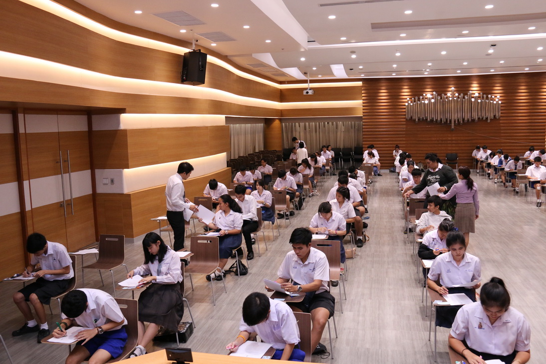 บรรยากาศการสอบข้อเขียนของนักศึกษาที่สมัครสอบ ประจำปีการศึกษา 2558 &mdash; 8 สิงหาคม 2026 &mdash; สถาบันเทคโนโลยีจิตรลดา CDTI