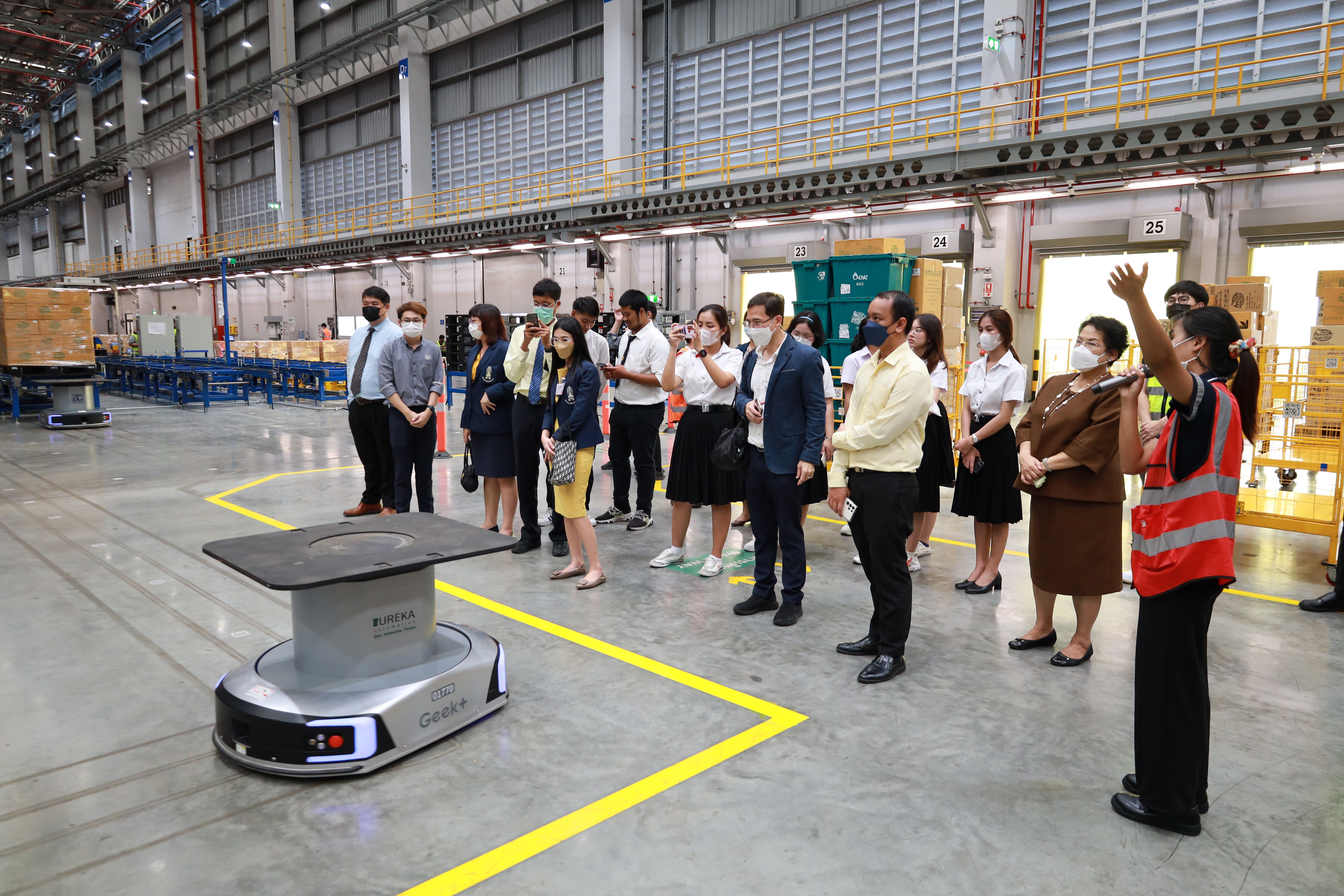 ​​​​​​​​​​​​​​ศึกษาดูงานศูนย์ธุรกิจคาเฟ่ อเมซอน — 2 พฤษภาคม 2025 — สถาบันเทคโนโลยีจิตรลดา CDTI